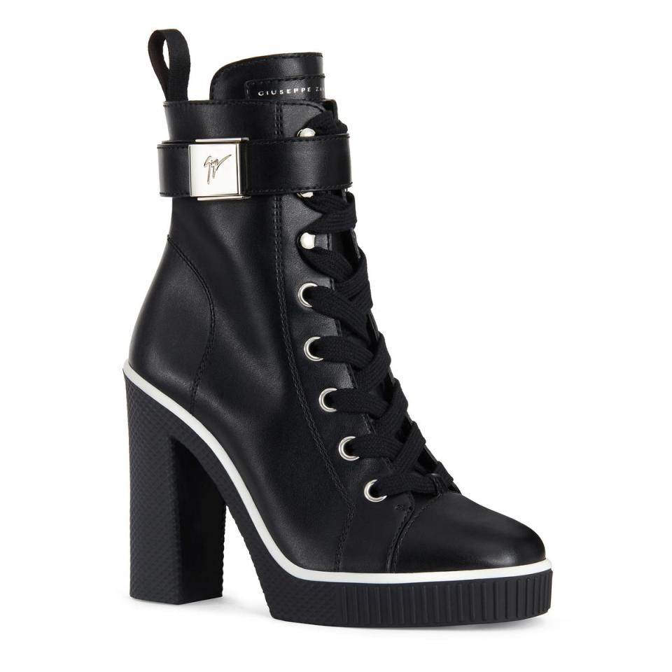 Giuseppe Zanotti Nidir黑色皮革復古高跟運動鞋。約NT$30,000（Giuseppe Zanotti提供）