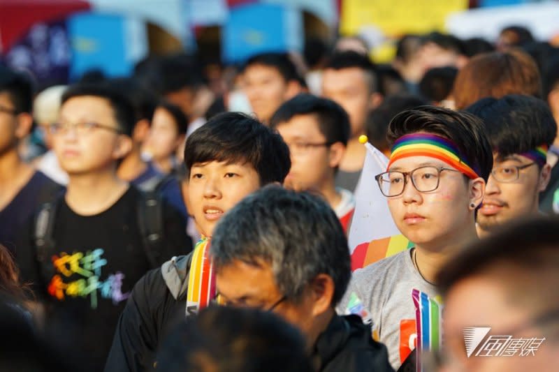 2017-05-24-婚姻平權法案大法官釋憲結果出爐，青島東路挺同團體歡欣鼓舞04-盧逸峰攝