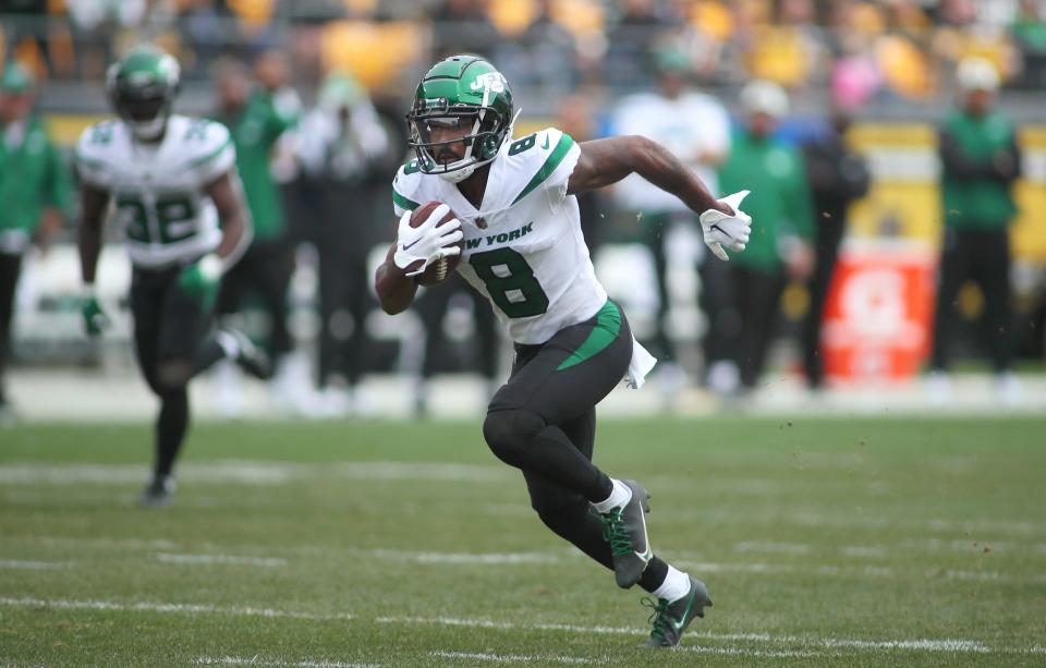 Elijah Moore (8) of the New York Jets sprints downfield during the first half against the Pittsburgh Steelers at Acrisure Stadium in Pittsburgh, PA on October 2, 2022. 