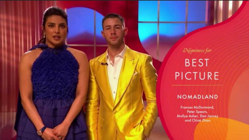 印度「寶萊塢天后」琵豔卡喬普拉（Priyanka Chopra）和先生美國歌手尼克強納斯（Nick Jonas）一同揭曉入圍名單。（圖／翻攝自Youtube）