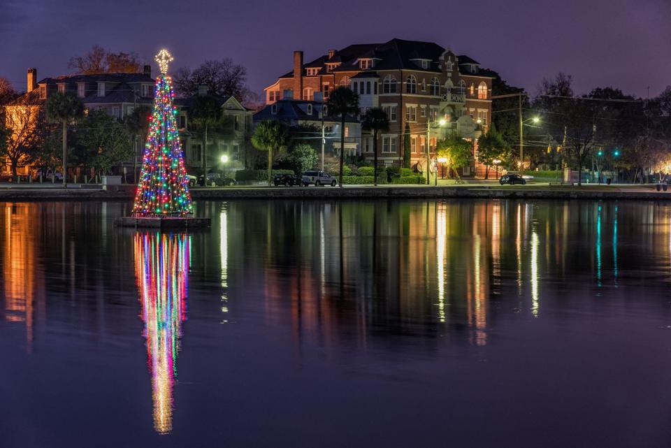 32) Charleston, South Carolina: Holiday Festival of Lights
