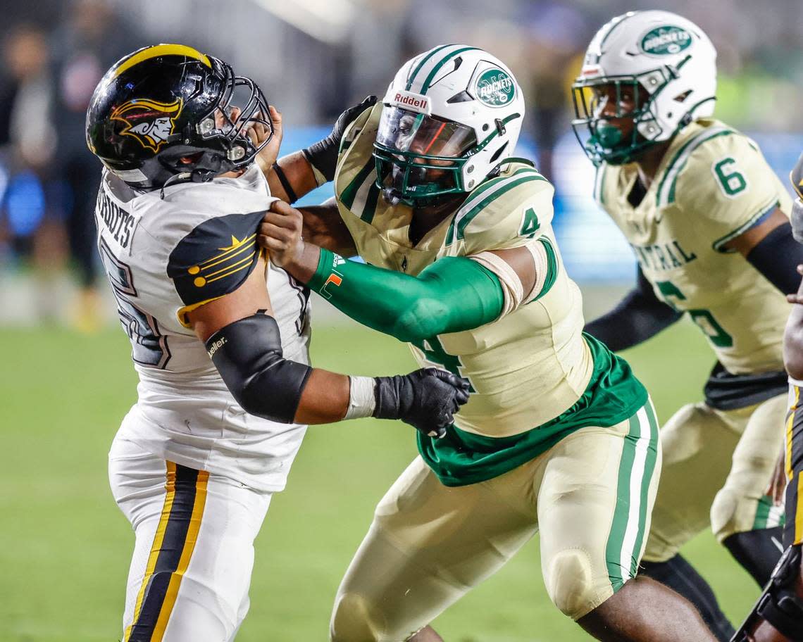Miami Central’s Rueben Bain (4) battles American Heritage’s Ben Diaz (65) in the second quarter during the 2022 FHSAA State Championships-Class 2M at DRV PNK Stadium in Ft. Lauderdale on Friday, December 16, 2022.