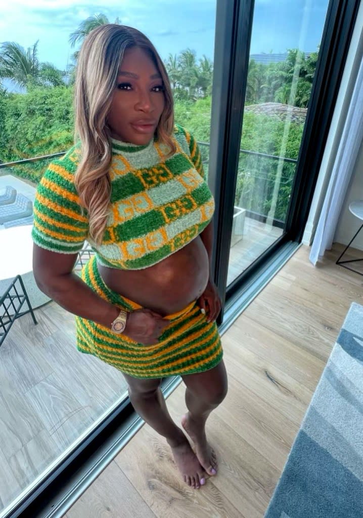 Pregnant Serena Williams in Crop Top and Miniskirt