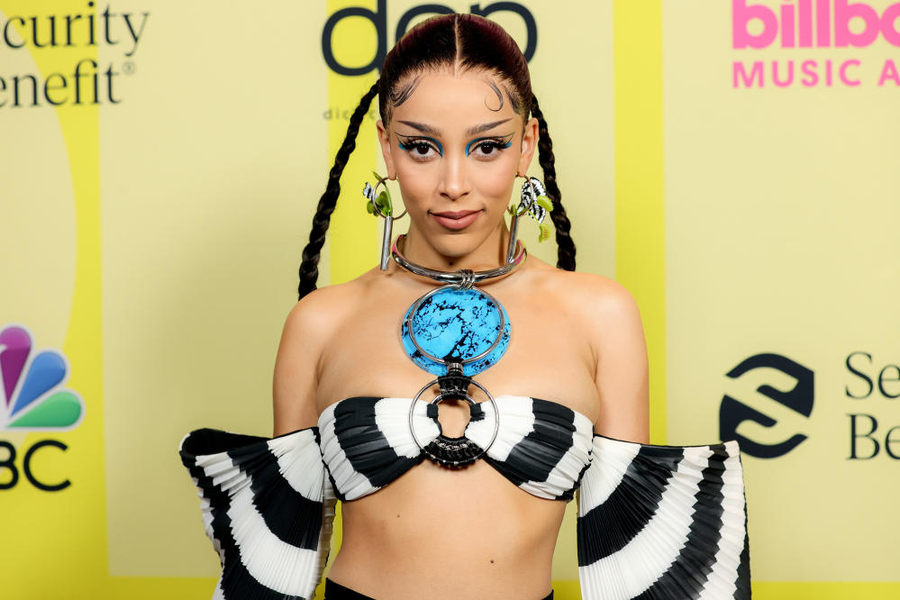 Doja Cat Imitated Amber Heard's Dog Stepped On A Bee Comment