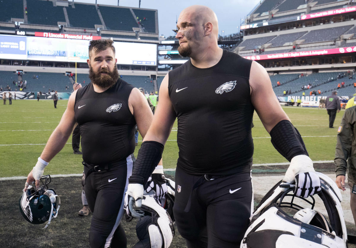 Eagles linemen release Christmas album