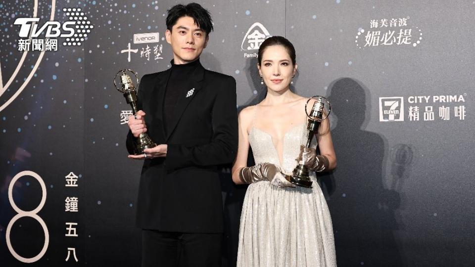 李程彬（左）、許瑋甯以《她和她的她》分別拿下金鐘迷你劇集影帝、影后。（圖／TVBS娛樂組攝）