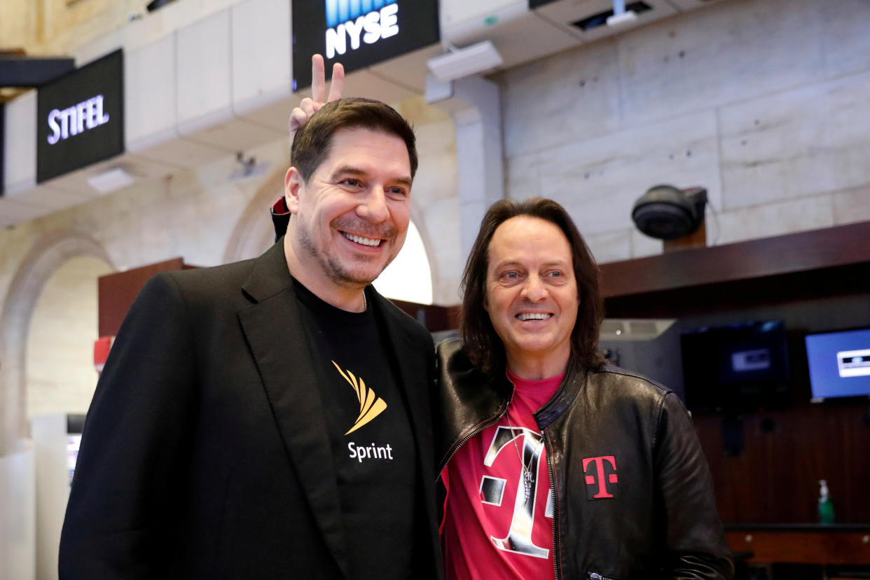 T-Mobile CEO John Legere (R) and Sprint CEO Marcelo Claure pose for pictures on the floor of the New York Stock Exchange in New York, NY, U.S., April 30, 2018. REUTERS/Brendan Mcdermid     TPX IMAGES OF THE DAY