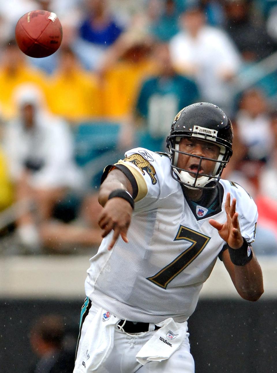 Jacksonville Jaguars quarterback Byron Leftwich (7) throws a completed pass to receiver Reggie Williams (not pictured) for a first down during the Jags' 24-17 victory over the Dallas Cowboys at Alltel Stadium in Jacksonville, Florida on Sunday, September 10, 2006. [Rick Wilson/Florida Times-Union]