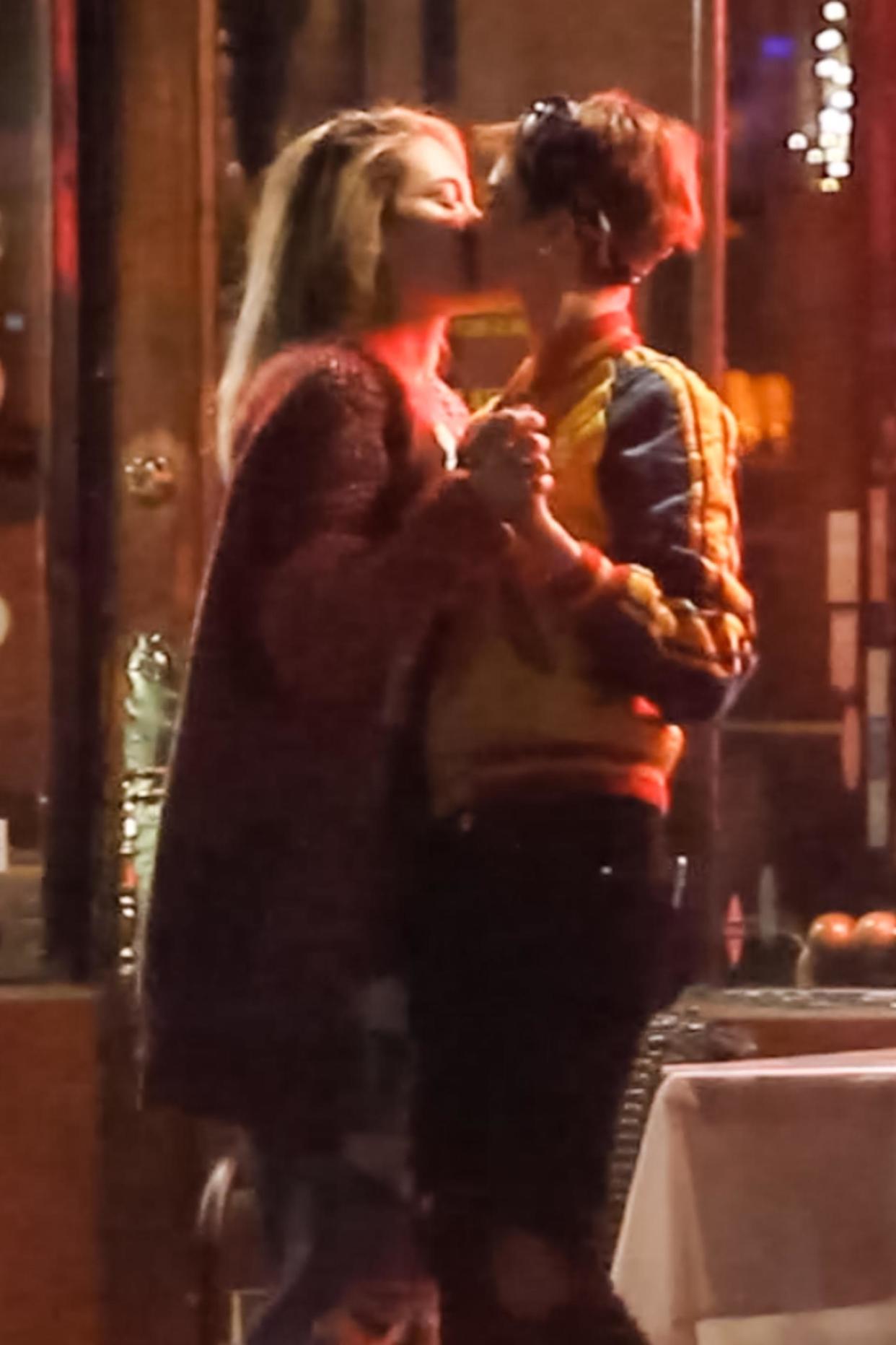 Cara Delevingne and Paris Jackson kiss during a double date with Brenda Song and Macaulay Culkin in March. (Photo: Roger/BackGridUSA)