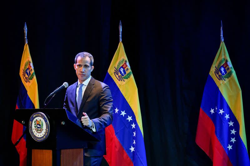 Imagen de archivo del líder opositor venezolano Juan Guaidó durante un discurso en Caracas, Venezuela