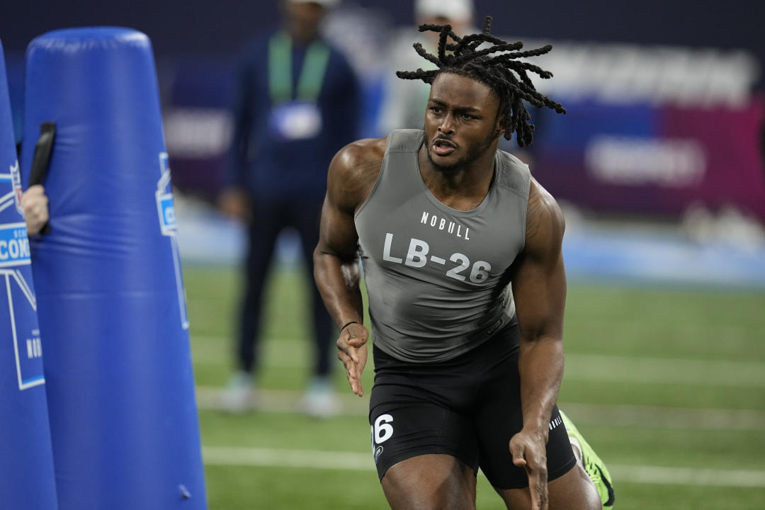 University of Alabama linebacker Dallas Turner practices during the NFL Football Scouting Combine on Thursday, February 29, 2024, in Indianapolis.  (AP Photo/Daron Cummings)