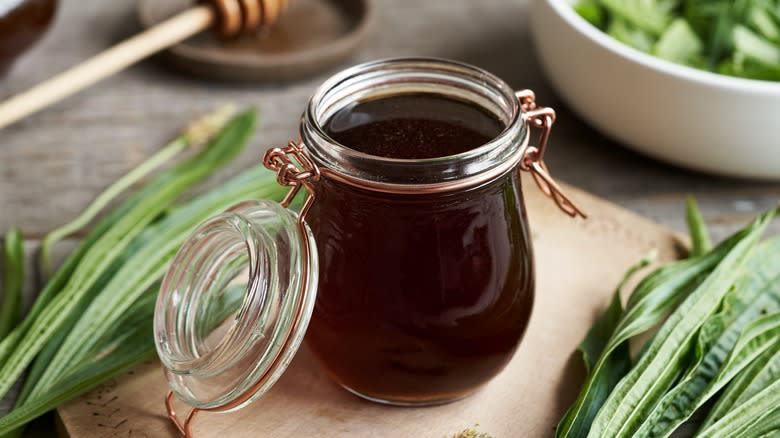 Dark syrup in jar 