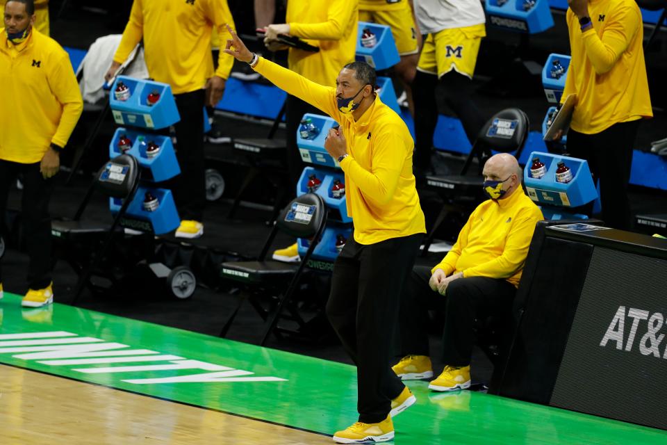 Michigan Wolverines head coach Juwan Howard calls a play from the sidelines during the first half in the second round of the 2021 NCAA tournament against the Louisiana State Tigers at Lucas Oil Stadium on March 22, 2021.
