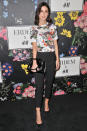 <p>Frühlingsgefühle pur! Für blühende Momente sorgte Lena Meyer-Landrut beim “Erden x H%M“-Event in Los Angeles in einem lässigen Blumen-Look des Designers. Eine Henkeltasche und spitze Pumps komplettierten das Outfit. (Bild: ddpimages) </p>