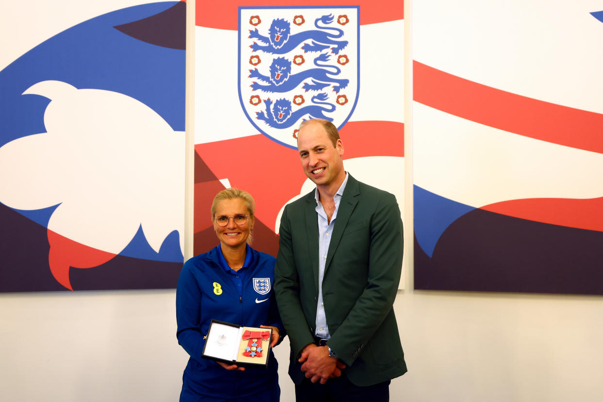 BURTON-UPON-TRENT, ENGLAND - JUNE 20: Prince William, Prince of Wales and President of The Football Association, gives an honorary CBE to England manager Sarina Wiegman during a visit to the team at St Georges Park on June 20, 2023 in Burton-upon-Trent, England. (Photo by Naomi Baker - The FA/The FA via Getty Images)