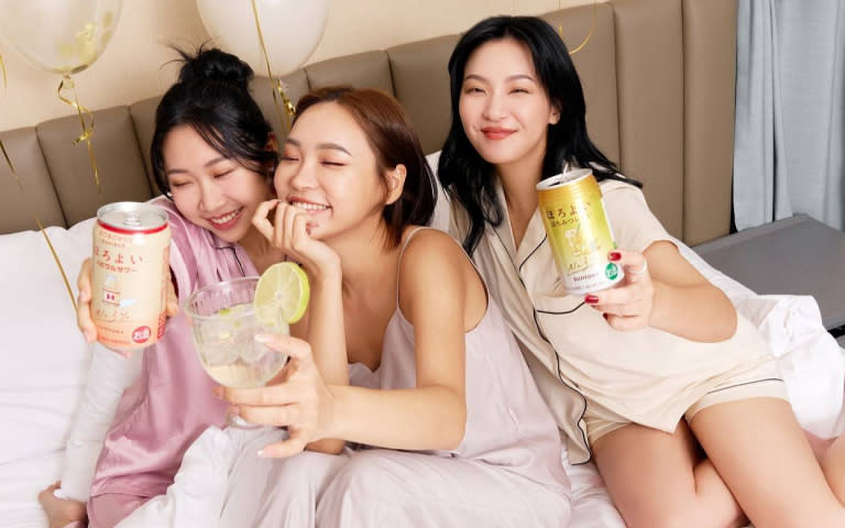 女孩們偶爾想要與好姊妹小酌，又不喜歡酒精濃度太高的酒嗎？那就選這款來自日本的低酒精飲料品牌「HOROYOI微醉（日文品牌名稱：ほろよい）」。（圖／業者提供）