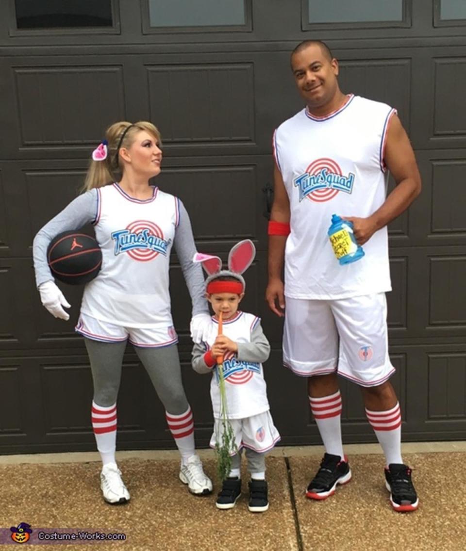 Via <a href="http://www.costume-works.com/costumes_for_families/space-jam-tune-squad.html" target="_blank">Costume Works</a>