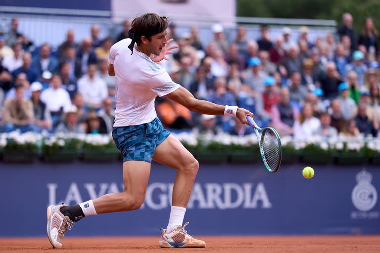 Tomas Martin Etcheverry juega ante el francés Arthur Cazaux