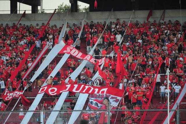 Club Atlético Independiente - CAMINO A LOS 100.000 SOCIOS  www.clubaindependiente.com/es/socios/noticias Independiente superó los 93  mil socios y el número sigue creciendo. Los hinchas del Rojo continúan  demostrando su amor por los colores