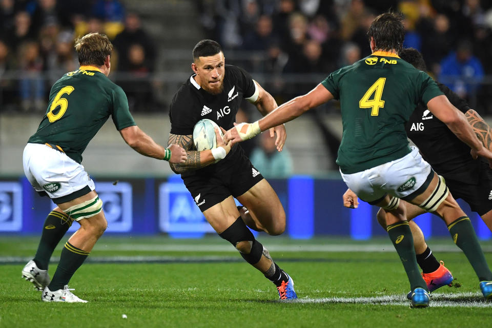 New Zealand's Sonny Bill Williams (C) tries to evade a tackle from South Africa's Kwagga Smith (L) and Eben Etzebeth during the Rugby Championship match between New Zealand and South Africa at Westpac Stadium in Wellington on July 27, 2019. (Photo by Marty MELVILLE / AFP)        (Photo credit should read MARTY MELVILLE/AFP/Getty Images)