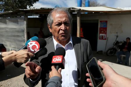 Juan Pablo Badillo, a lawyer representing drug lord Joaquin "El Chapo" Guzman, is interviewed by the media outside the Altiplano Federal Penitentiary, where Guzman is imprisoned in Almoloya de Juarez, on the outskirts of Mexico City, January 9, 2016. REUTERS/Ginnette Riquelme