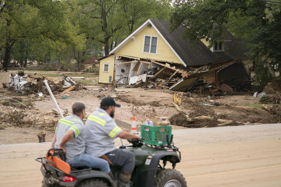 Ein vom Sturm beschädigtes Haus nach Hurrikan Helene am 30. September 2024 in Old Fort, North Carolina (Sean Rayford/Getty Images)