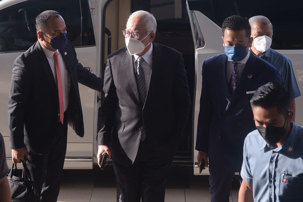 Datuk Seri Najib Razak arrives at the Kuala Lumpur High Court on October 26, 2021. ― Picture by Miera Zulyana