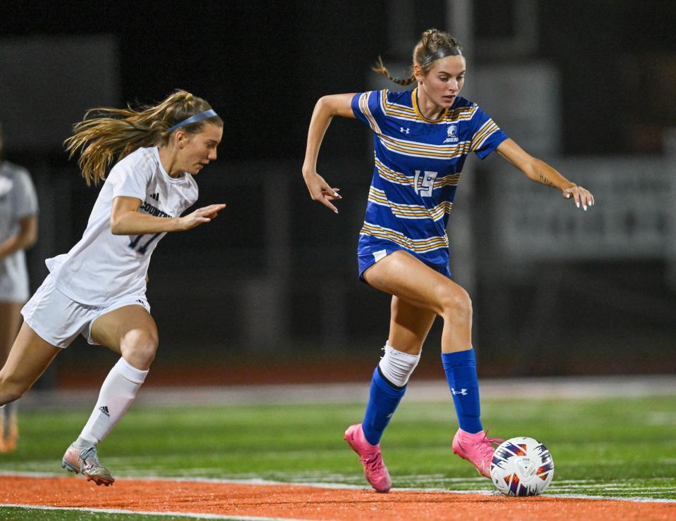 Madeira forward Vivian Momper (19) dribbles the ball at the Division III state semifinal game between Cincinnati Country Day and Madeira at Loveland Tuesday, Nov. 7, 2023.