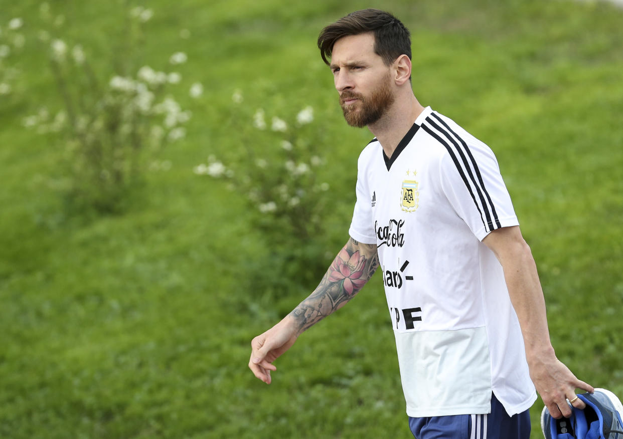 BRONNITSY, RUSSIA – JUNE 19: Lionel Messi of Argentina arrives prior a training session at Stadium of Syroyezhkin sports school on June 19, 2018 in Bronnitsy, Russia. (Photo by Gabriel Rossi/Getty Images)