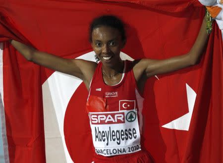 FILE PHOTO: Elvan Abeylegesse of Turkey celebrates after winning the women's 10,000 metres final at the European Athletics Championships in Barcelona July 28, 2010. REUTERS/Gustau Nacarino