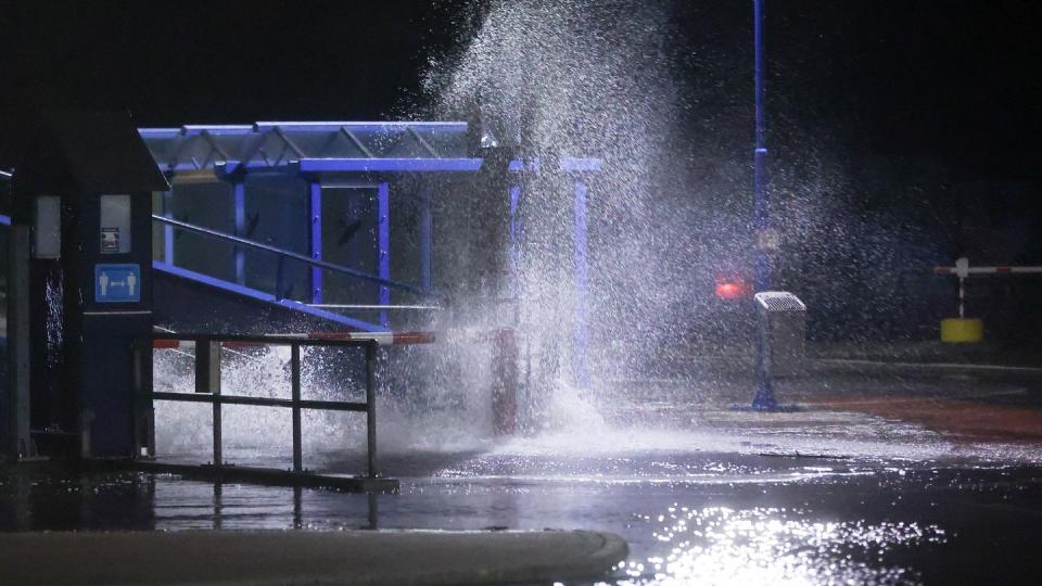 Noch ist der Sturm nicht überall vorbei. (Symbolbild: dpa)