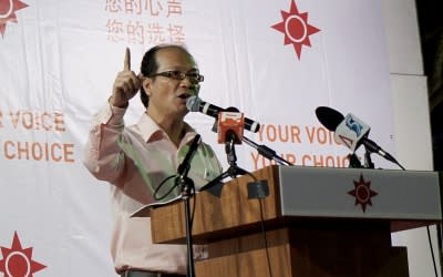 NSP candidate Gilbert Goh makes his maiden rally speech. (Yahoo! photo/Alicia Wong)