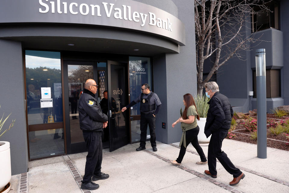 A customer is escorted into the Silicon Valley Bank headquarters in Santa Clara, California, U.S., March 13, 2023. REUTERS/Brittany Hosea-Small