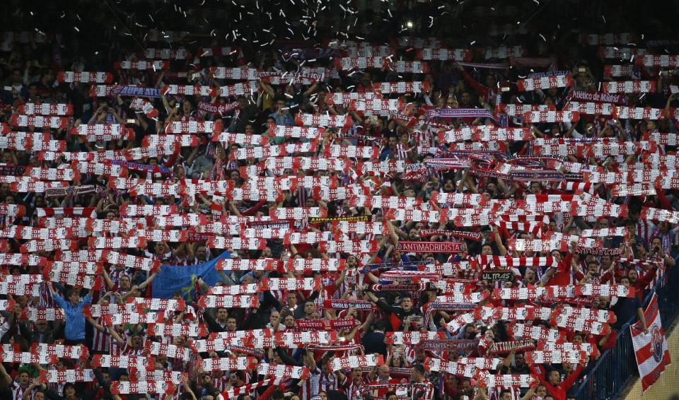 Football - Atletico Madrid v Real Madrid - UEFA Champions League Quarter Final First Leg - Vicente Calderon, Madrid - Spain - 14/4/15 Atletico Madrid fans Reuters / Juan Medina