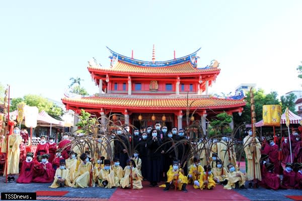 宜縣紀念「大成至聖先師孔子二五七二年誕辰釋奠典禮」，在宜蘭市孔廟舉行，林姿妙擔任正獻官。（圖：縣府提供）