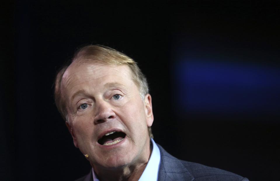Cisco CEO John Chambers speaks during his keynote speech at the annual Consumer Electronics Show (CES) in Las Vegas, Nevada January 7, 2014. REUTERS/Robert Galbraith (UNITED STATES - Tags: BUSINESS SCIENCE TECHNOLOGY)