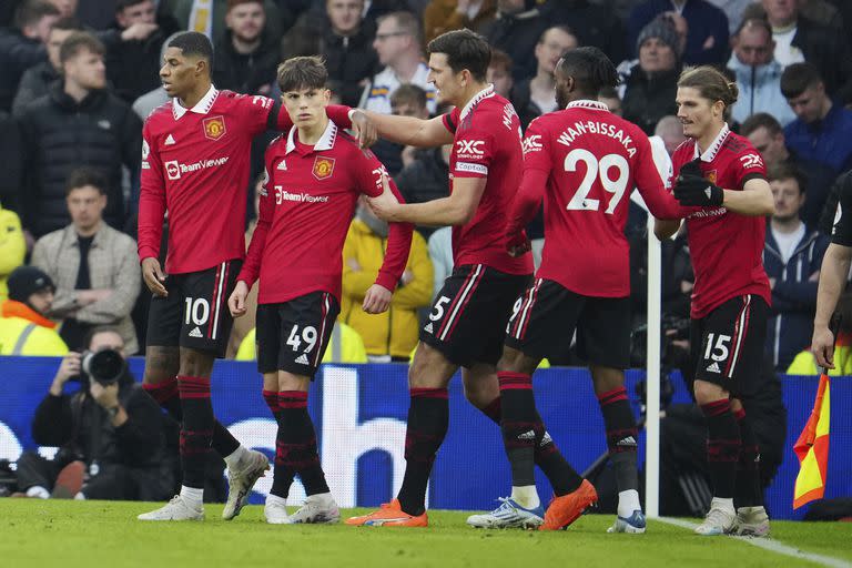 Manchester United se trepó al segundo lugar de la Premier, aunque tiene dos partidos más