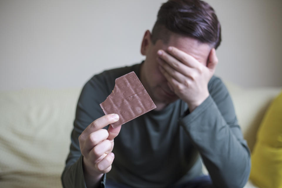 El chocolate es uno de los alimentos que pueden desencadenar un dolor de cabeza. (Getty Creative)