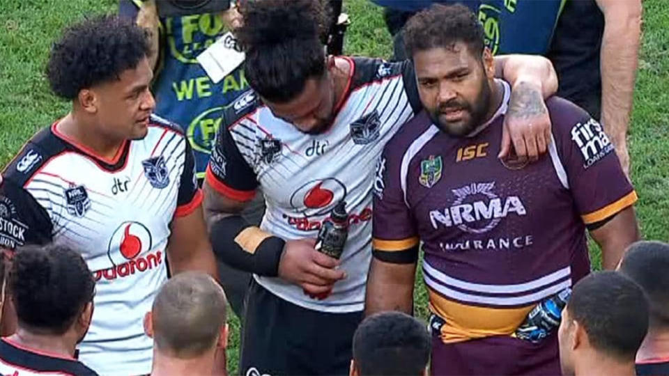 Thaiday receives a special tribute from Warriors players. Vid: Fox Sports