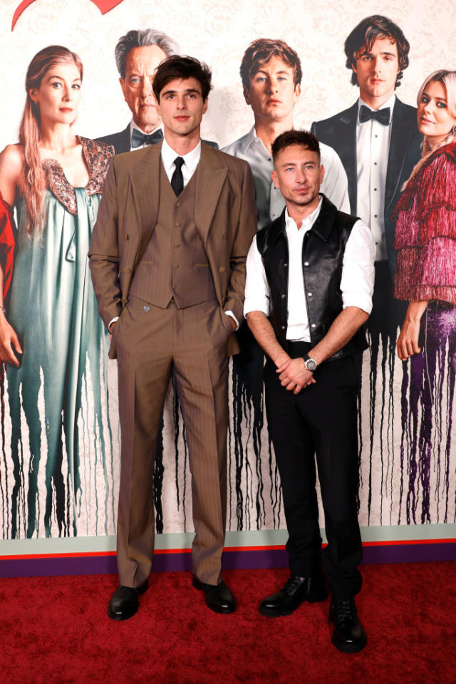 These Pictures Of Jacob Elordi Standing Next To Regular-Size People Are A  Reminder Of Just How Enormously Tall He Is