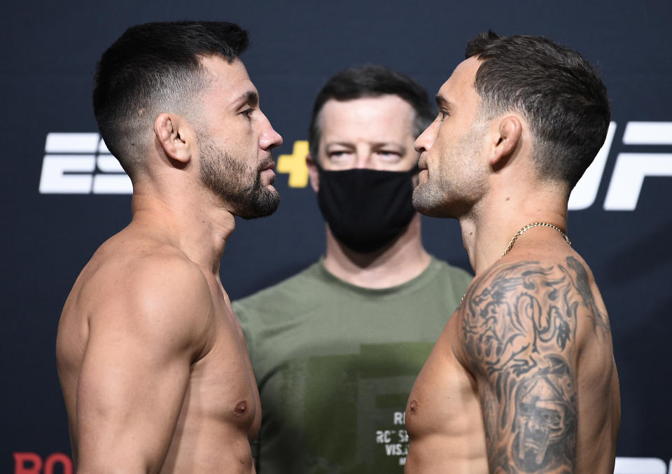 LAS VEGAS, NEVADA - AUGUST 21:  (L-R) Opponents Pedro Munhoz of Brazil and Frankie Edgar face off during the UFC Fight Night weigh-in at UFC APEX on August 21, 2020 in Las Vegas, Nevada. (Photo by Chris Unger/Zuffa LLC)