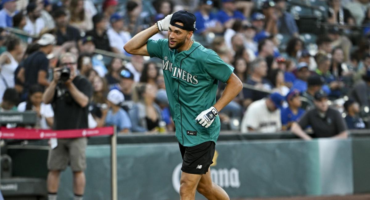 WATCH: MLB Breakout Star Jeremy Peña Reveals Why He Does This Sweet Gesture  During Games