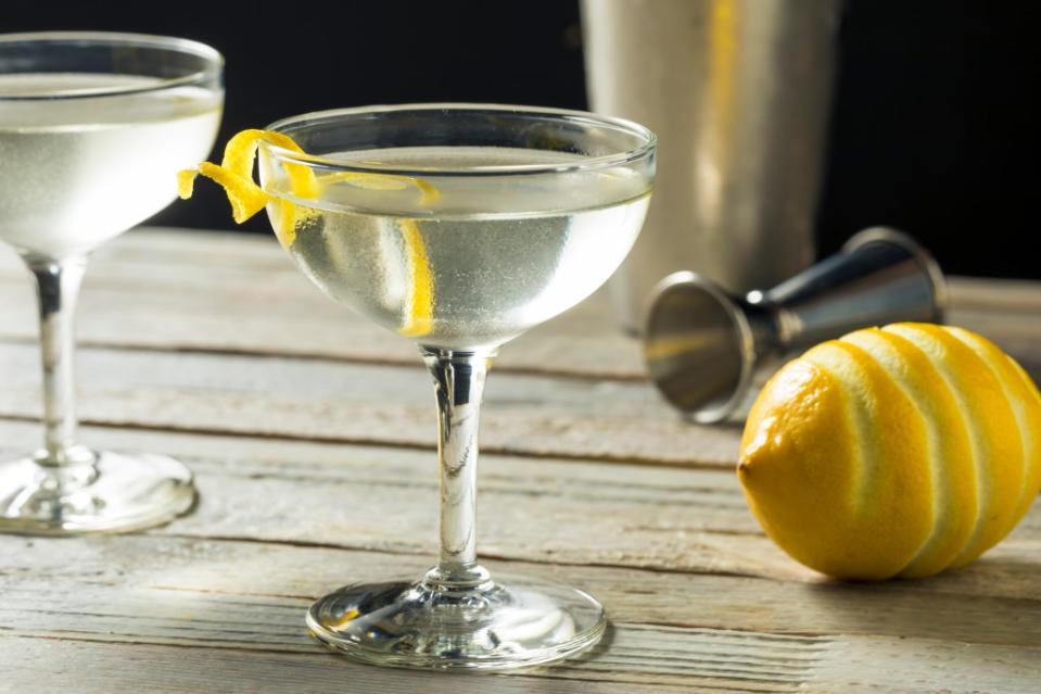Vesper martinis say yes to excess. Brent Hofacker – stock.adobe.com