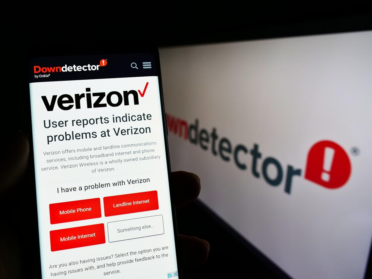 Massive Verizon outage Customers nationwide left without service