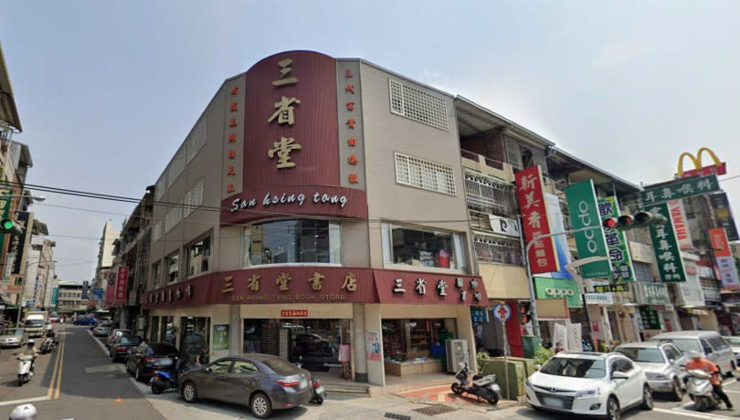 三省堂書店在南投縣相當知名，不但創立至今已過一甲子，還是少有的24小時書店。（圖／翻攝三省堂臉書）