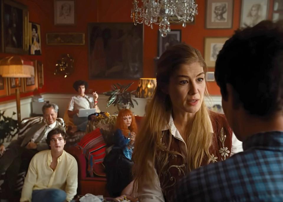 A scene showing Oliver with Felix's family