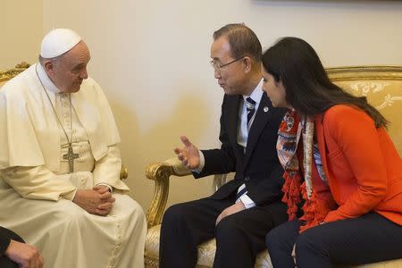 Pope Francis talks with United Nations Secretary-General Ban Ki-moon (C) during a meeting at the Vatican April 28, 2015. REUTERS/Osservatore Romano