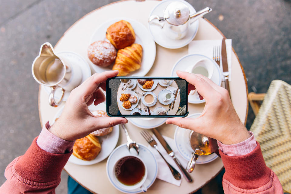 Bist du die Person, die ein Foto von ihrem Essen machen muss? (Bild: Getty Images)