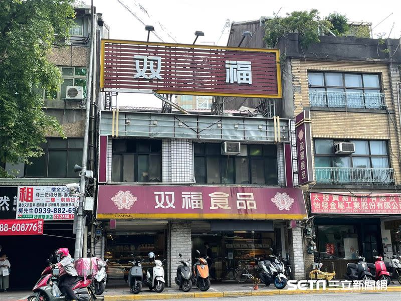 楊先生表示阿嬤會對麵包店鞠躬，很久以後才知道原因。（圖／楊先生 授權提供）