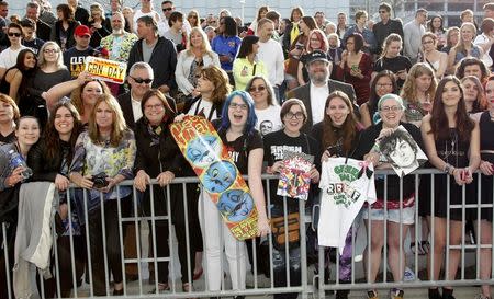 Fans wait for musicians to arrive ahead of the 2015 Rock and Roll Hall of Fame Induction Ceremony in Cleveland, Ohio April 18, 2015. REUTERS/Aaron Josefczyk